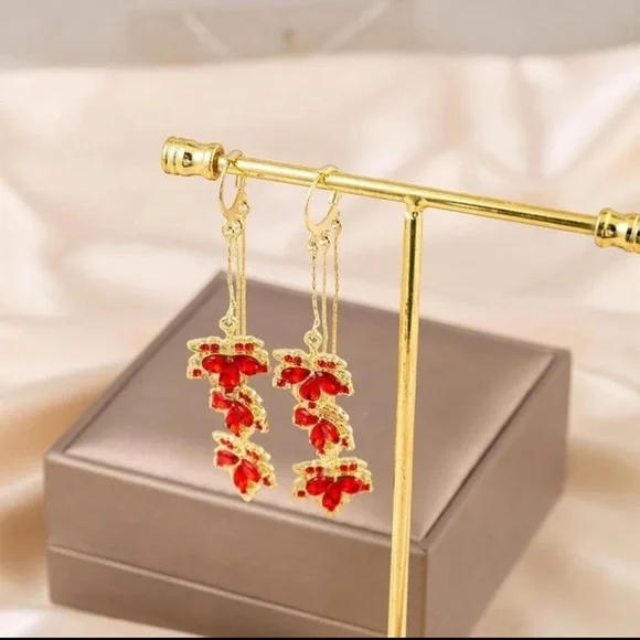 🍁 Leaf Earrings 🍁 - Picture 5 of 5